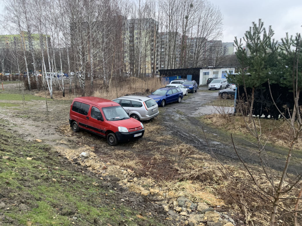 Mecz Zagłębia sparaliżował Sosnowiec.  Na ulicach wokół stadionu wytworzyły się ogromne korki, kibice nie mają gdzie parkować
