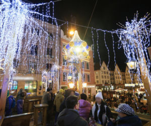 Wroclaw. Jarmark Bozonarodzeniowy juz otwarty.