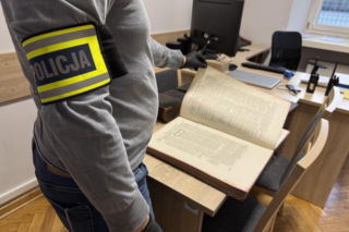 Policja odzyskuje zaginione żydowskie księgi! Znamy kulisy sprawy