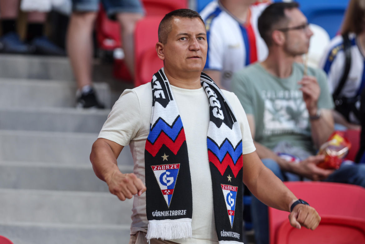 Górnik Zabrze - Termalica Nieciecza. Niesamowita atmosfera na Arenie Zabrze! Kibice Górnika dopingują swoją drużynę