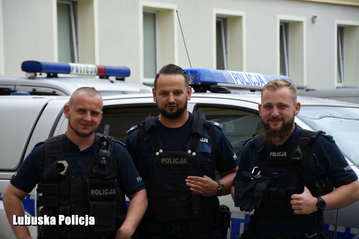 Zielona Góra. Nie mogła zażyć niezbędnego lekarstwa! Utknęła w zalanym aucie [ZDJĘCIA]