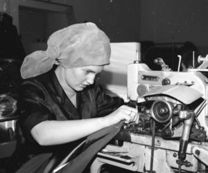 QUIZ PRL. Czy się stoi, czy się leży, trzy tysiące się należy. Tak pracowano w PRL-u