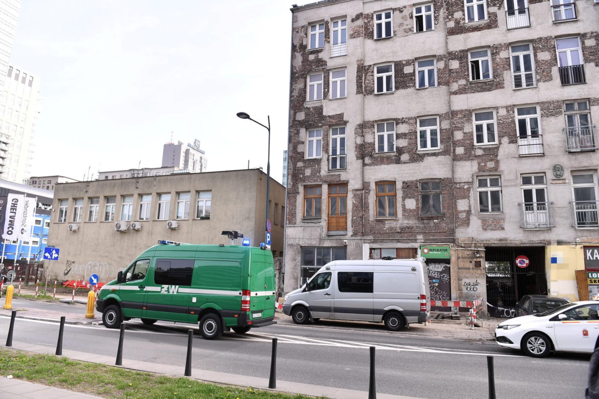 Akcja służb na Woli. Znaleziono ciało. Szukają kolejnych!?