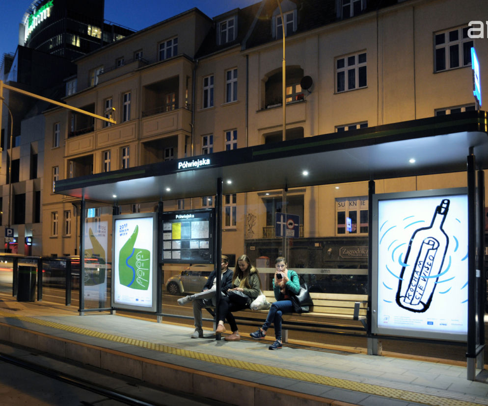 Nowe wiaty przystankowe