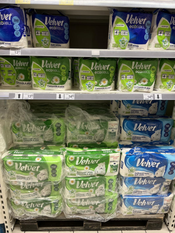 3-warstwowy papier toaletowy Velvet 8 rolek za 14,99 zł