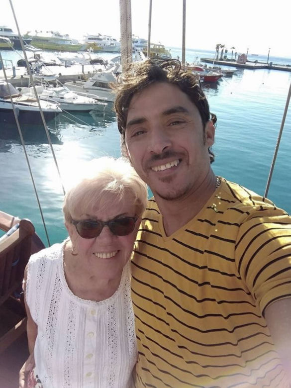 82-latka rozwodzi się z 36-latkiem! "Seks był ognisty, ale ukradł mi krewetki"
