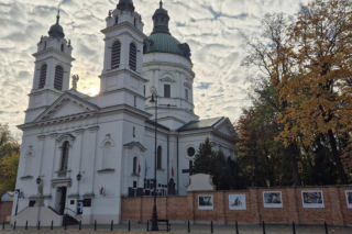 Burmistrz z Woli nie chce już płacić za iluminację kościołów. Znikną światła na świątyniach?