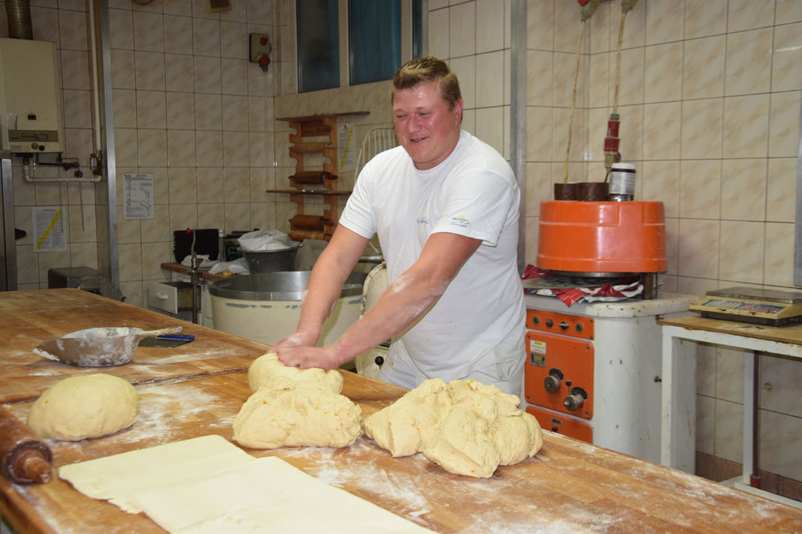  Jak powstają rogale świętomarcińskie w Rzeszowie