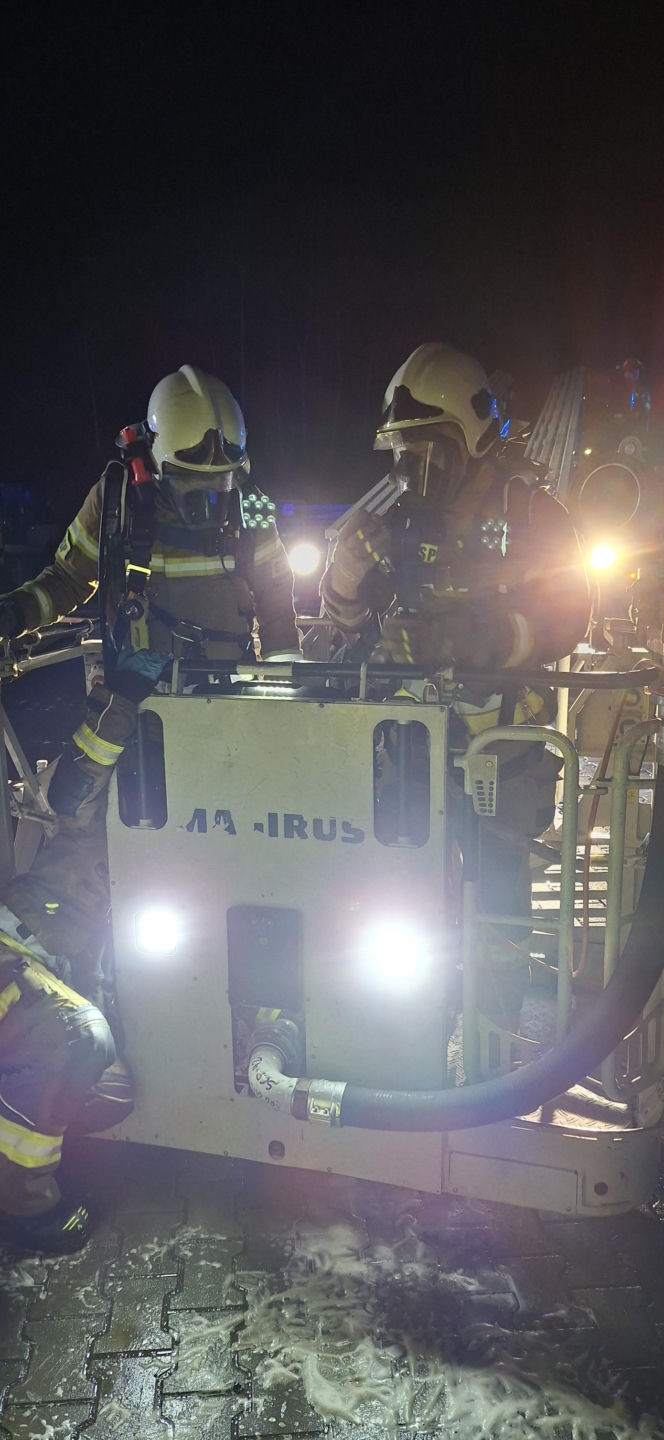 Ciężarówki płonęły jak pochodnie. Ogień przenosił się na kolejne samochody