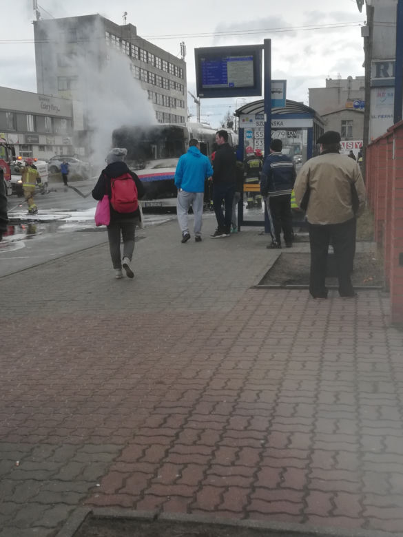 Uwaga! Pożar autobusu komunikacji miejskiej w Bydgoszczy! [AKTUALIZACJA, ZDJĘCIA]