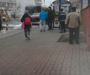 Uwaga! Pożar autobusu komunikacji miejskiej w Bydgoszczy! [AKTUALIZACJA, ZDJĘCIA]