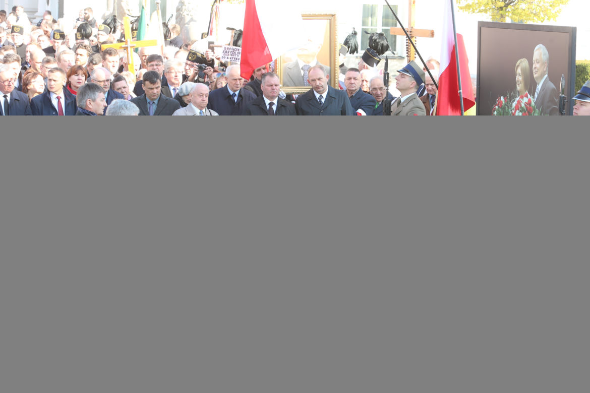 Apel Pamięci przed Pałacem Prezydenckim