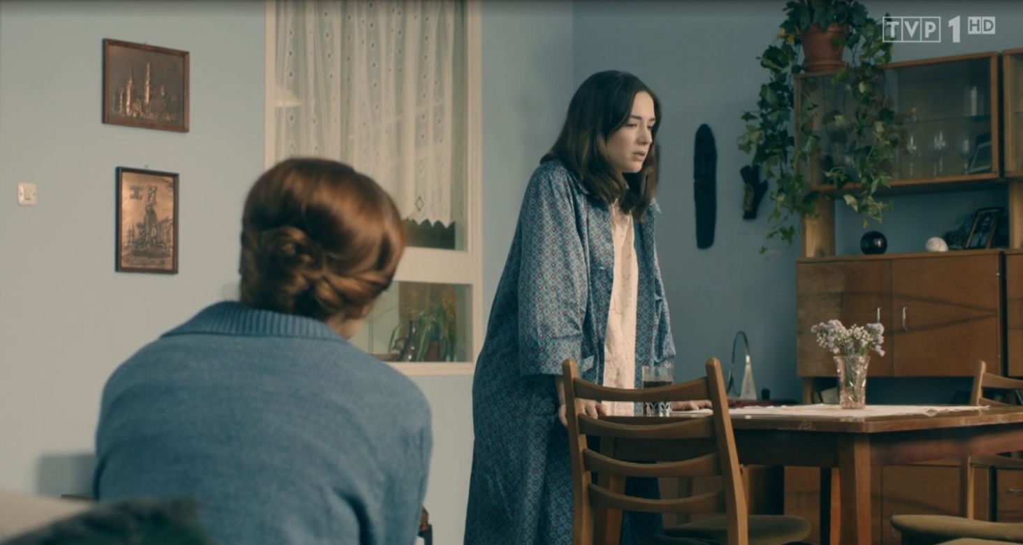 Stulecie Winnych 3 sezon odc. 34 Ewa (Sonia Mietielica), Ania (Urszula Grabowska)