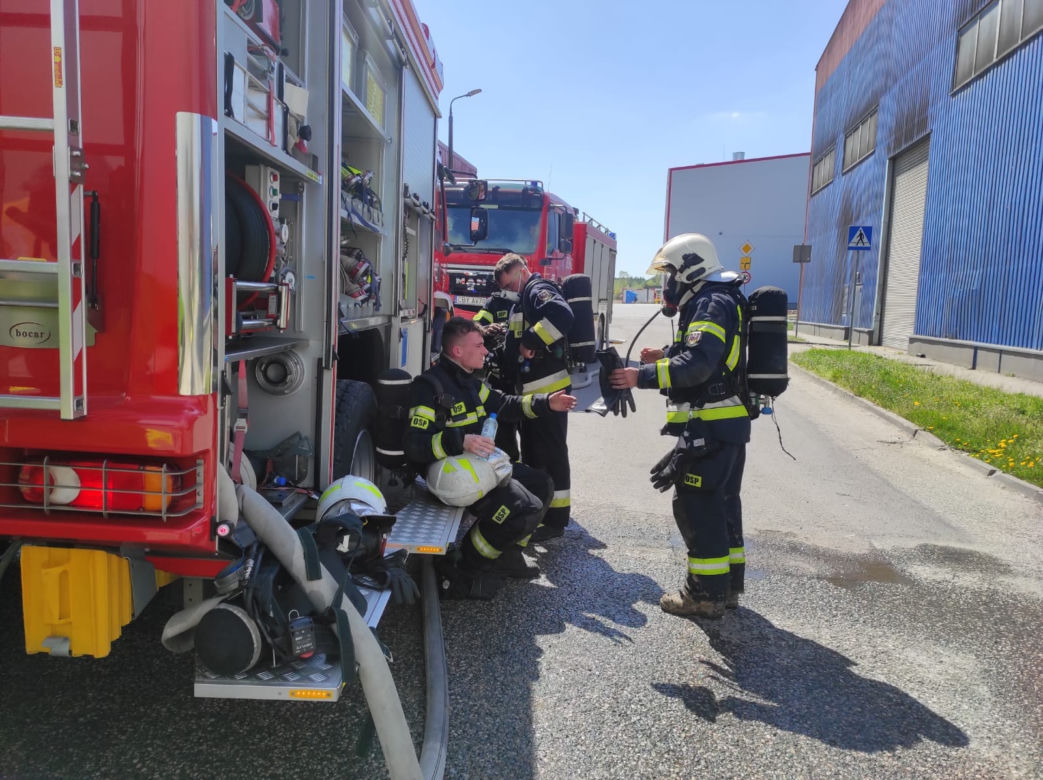 Gigantyczny pożar w Bydgoszczy! Na miejscu kilkanaście zastępów strażaków [ZDJĘCIA]