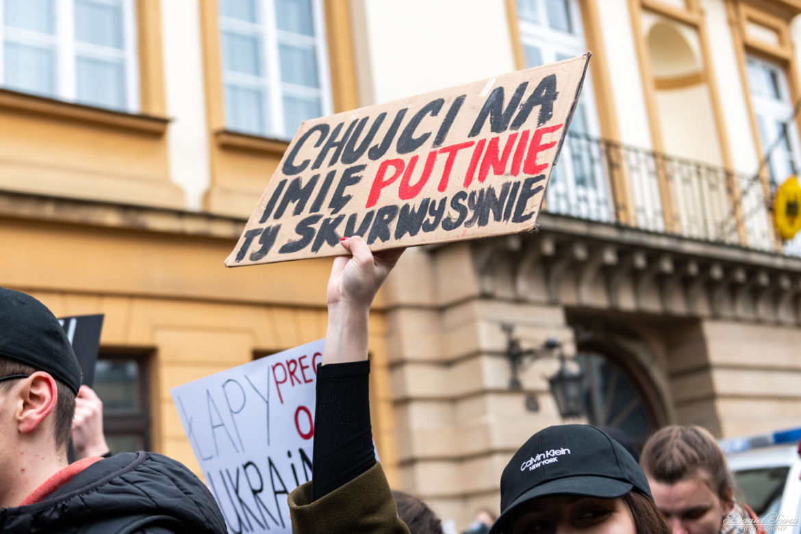 Kraków solidarny z Ukrainą! Wielka manifestacja na Rynku Głównym [ZDJĘCIA]