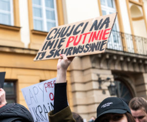 Kraków solidarny z Ukrainą! Wielka manifestacja na Rynku Głównym [ZDJĘCIA]