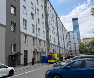 Kobieta wypadła z szóstego piętra. Zginęła na miejscu