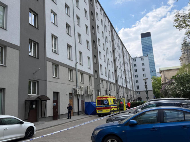 Kobieta wypadła z szóstego piętra. Zginęła na miejscu