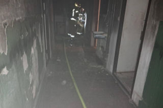 Pożar na Pradze-Północ. W mieszkaniu znaleziono ciało