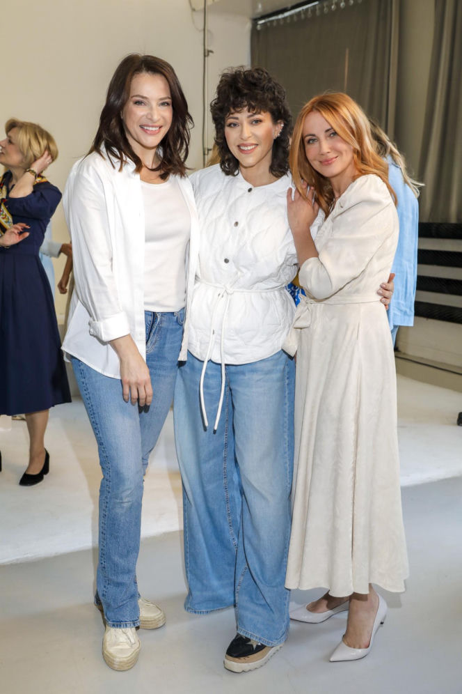 Ten model dżinsów wygląda świetnie na każdym typie sylwetki. Anna Dereszowska i Aneta Zając pokochały ten fason