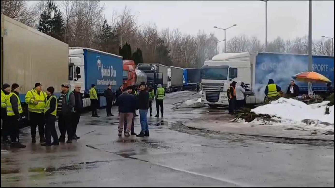 Przewoźnicy zaostrzają protest na Podkarpaciu