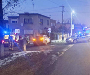 Zasnął za kółkiem na prostej drodze. Młoda kobieta trafiła do szpitala