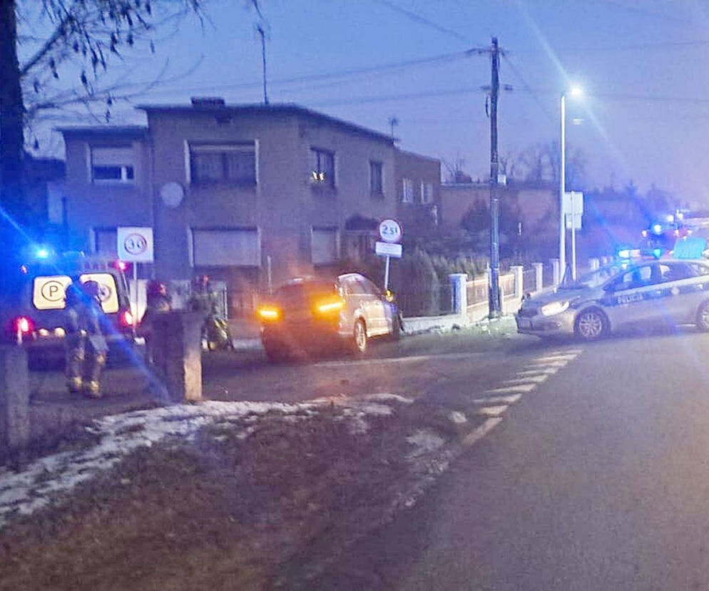 Zasnął za kółkiem na prostej drodze. Młoda kobieta trafiła do szpitala