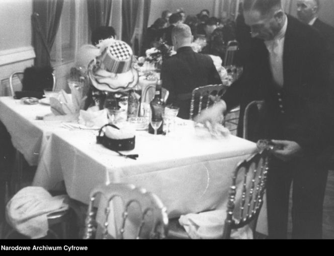 Sylwestrowe bale w II RP. Elegancja, szampan i mazur o północy