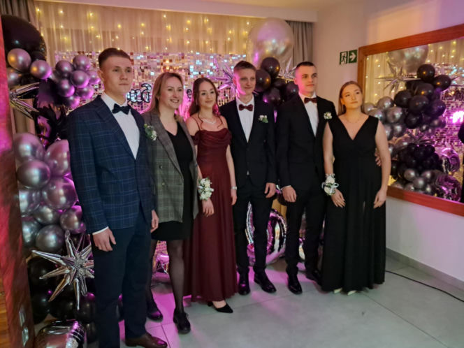 Studniówka 2026 maturzystów ZSTM w Skarżysku-Kamiennej