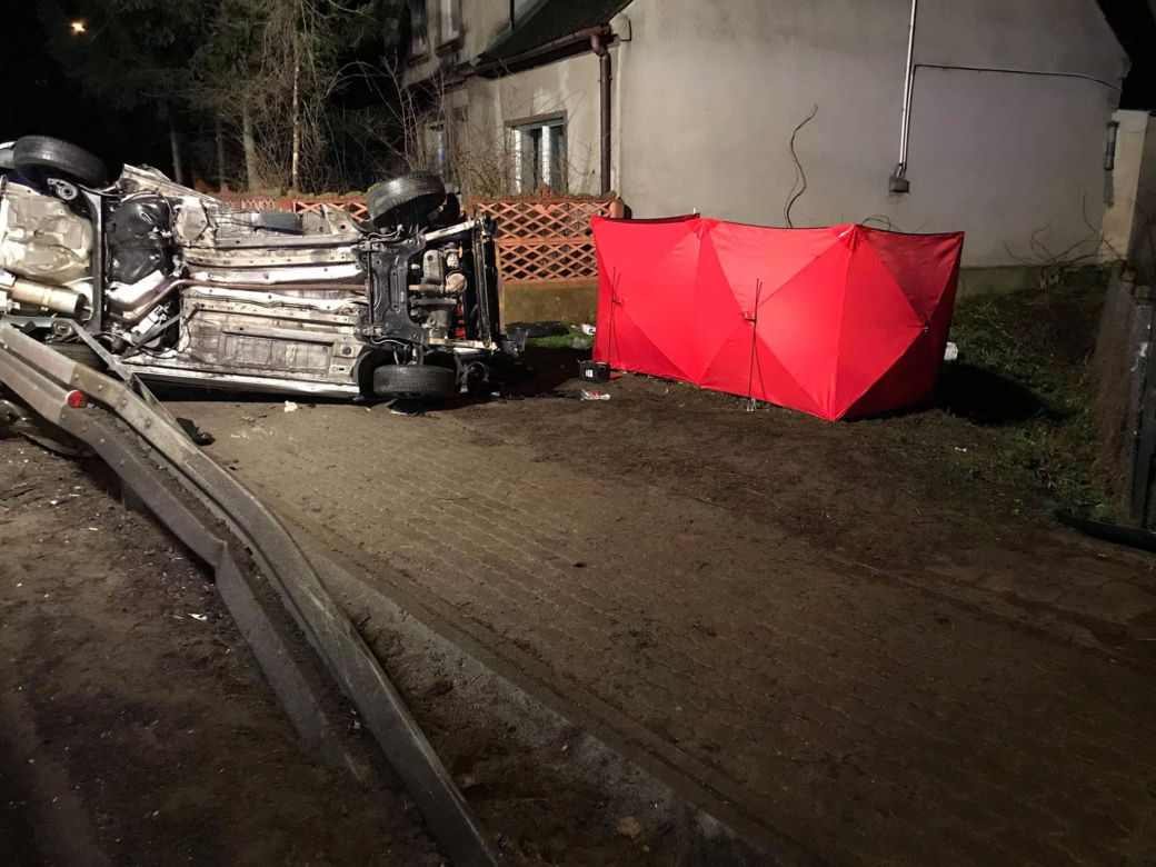 Tragedia na drodze w Kwieciszewie! Nie żyją trzy osoby! [ZDJĘCIA]