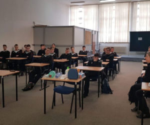 Policjanci ze Szczecina uczą młodzież jak ratować życie