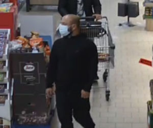 Wynieśli ze sklepu towar za ponad 2 tys. zł i zniknęli! Szuka ich policja z Solca Kujawskiego 