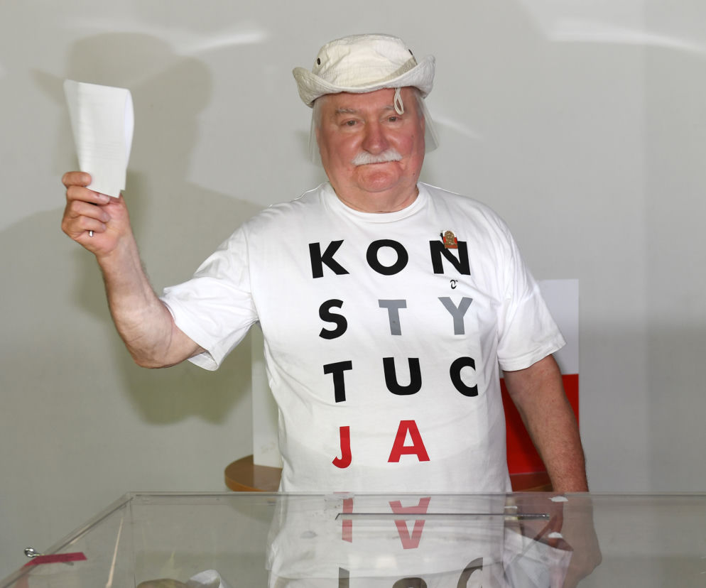 Wybory 2020 Lech Wałęsa zagłosował w koszulce Konstytucja 
