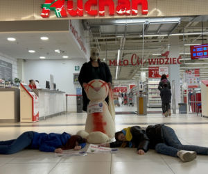 Protest przed Auchan