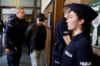 Pił piwo nad zwłokami Romana. Potem zadał mu 40 ciosów tasakiem. „Pamiętam tylko trzy”