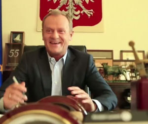 Tusk śpiewa