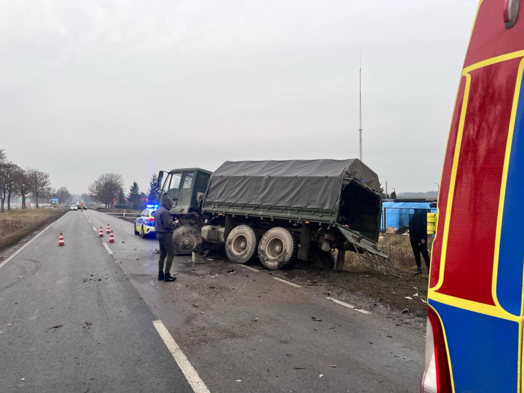 Muzyk disco polo zginął w strasznym wypadku. Audi wbiło się w ciężarówkę z żołnierzami