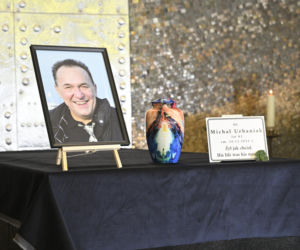 Symboliczna scena przy urnie wycisnęła łzy. Tak żegnano ikonę jazzu