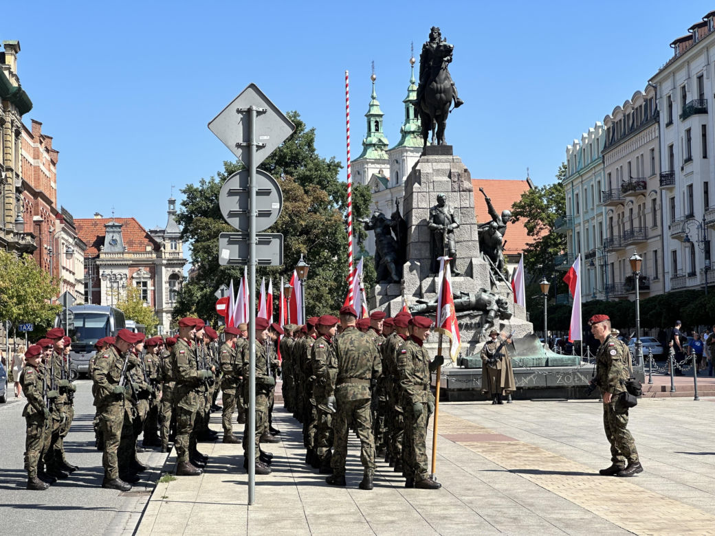 Święto Wojska Polskiego 2023 w Krakowie. Uroczystości na placu Jana Matejki