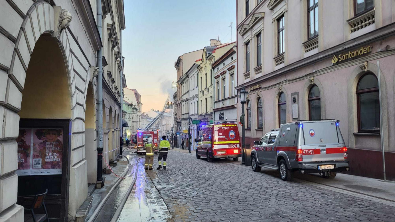 Runęła stara kamienica w centrum Cieszyna! Ewakuowano mieszkańców [ZDJĘCIA]