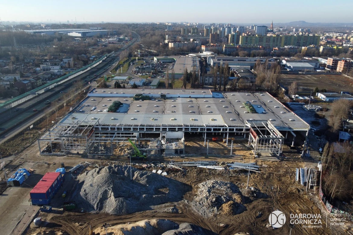 Przebudowa dawnego supermarketu na park handlowy w Dąbrowie Górniczej