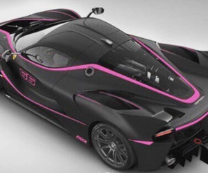 Ferrari FXX K - czarne z domieszką różu
