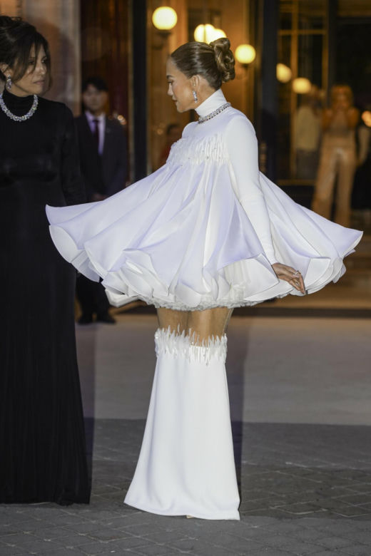 Jennifer Lopez w sukni Stephane'a Rollanda