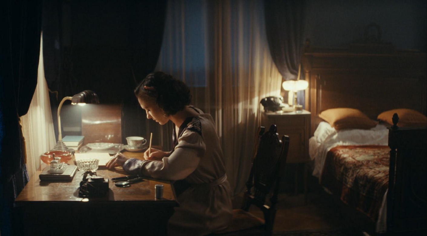 Zatoka szpiegów, odcinek 13. Eva (Sonia Mietielica)