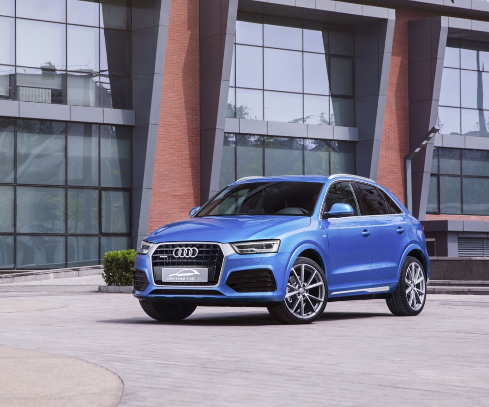Audi Q3 z elektryczną deskorolką