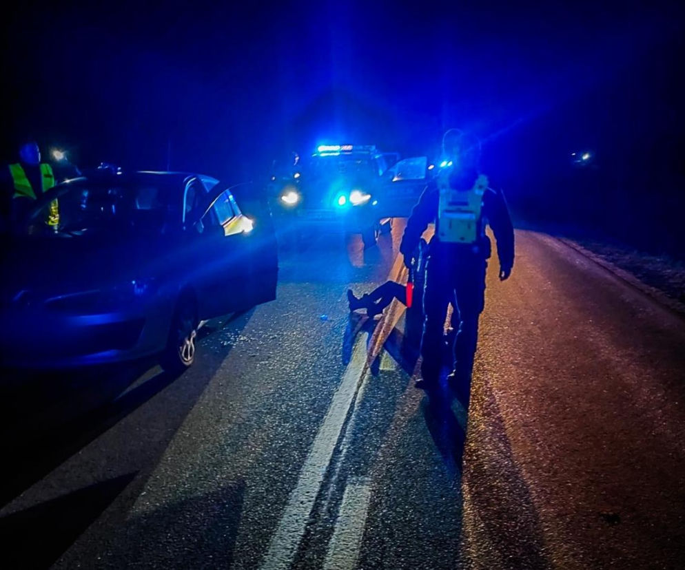 Nocny pościg za 38-latką na DK19. Zakończyła ucieczkę uderzeniem w radiowóz