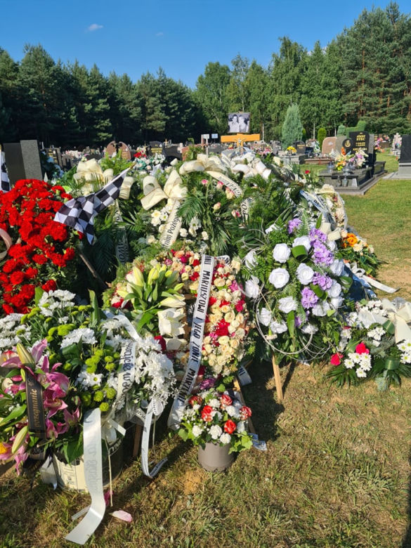 Grób ofiar wypadku w Jamnicy. Marzena i Mariusz osierocili trójkę dzieci [ZDJĘCIA]