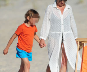 Katarzyna Glinka z rodziną na plaży w Kołobrzegu