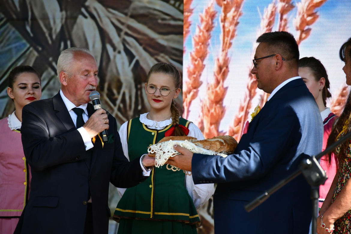 Tłumy na dożynkach w Olsztynku. Zobacz, jak bawili się mieszkańcy Warmii i Mazur [ZDJĘCIA]