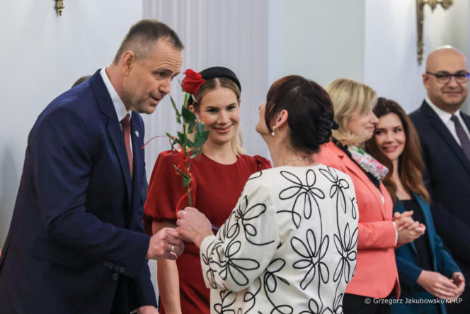 Marta Nawrocka w czerwieni